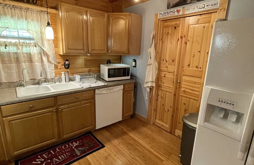 Seymour Cabina | Mountain High, located on Bluff Mountain in Seymour TN. Peaceful, quaint getaway