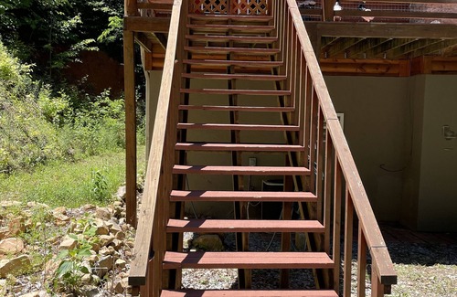 Seymour Cabina | Mountain High, located on Bluff Mountain in Seymour TN. Peaceful, quaint getaway
