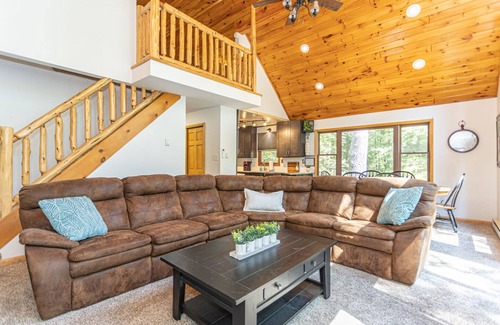 Lake Harmony Estates Cabina | Mountain Lake House Hot Tub Fire Pit Skiing Golf Pet Friendly