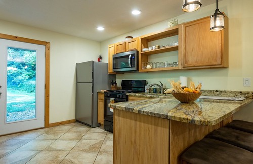 Almond Casa | Lake House - NEW Hot tub, fire pit, swim, family and pet friendly!