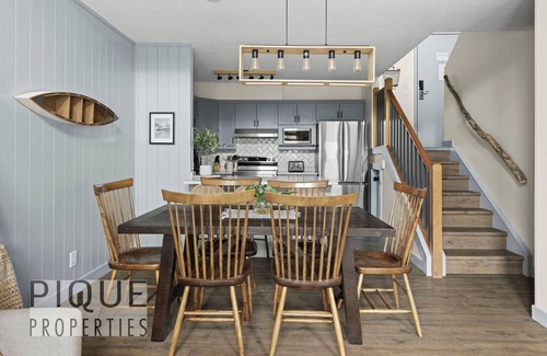 Canmore Apartamento | ★Mountain Loft Retreat★Pool&HotTub☆AC☆BBQ/Balcony!