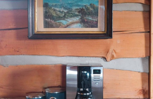 Vesta Casa | Mountain Log Cabin|Mabry Mill||Fireplace|Hiking