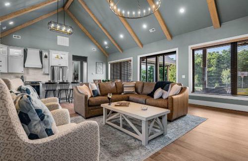 Gatlinburg - Pigeon Forge Casa | Mountain Luxury Private Resort Style Amenities