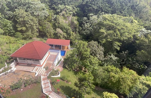 Jarabacoa Villa | Refugio de Lujo en la Montaña – Villa de 8 Habitaciones con Piscina Privada