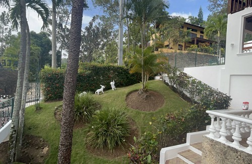 Jarabacoa Villa | Refugio de Lujo en la Montaña – Villa de 8 Habitaciones con Piscina Privada