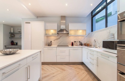 Victoria and Alfred Waterfront Hotel | Mountain Marina Luxury Apartments