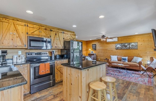 Stanardsville Cabina | Mountain Mist | 2 Bed, 2 Bath