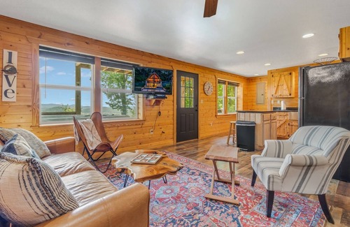 Stanardsville Cabina | Mountain Mist | 2 Bed, 2 Bath