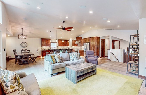 Montgomery Estates Casa | Mountain Modern Home with game room, pool table, private hot tub and more