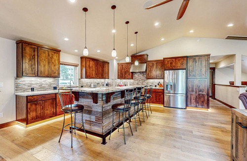 Montgomery Estates Casa | Mountain Modern Home with game room, pool table, private hot tub and more
