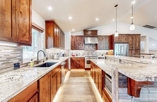 Montgomery Estates Casa | Mountain Modern Home with game room, pool table, private hot tub and more