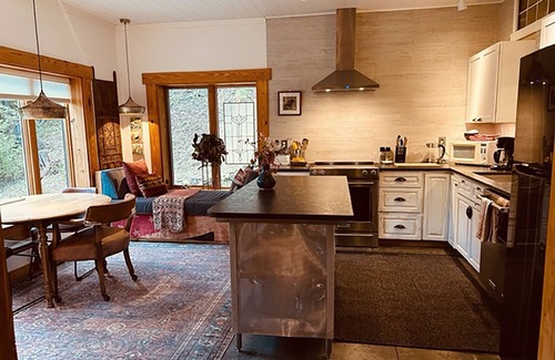 Weaverville Casa | Mountain Nest, Beautiful Views, 1 Bedroom Ground Level Apartment