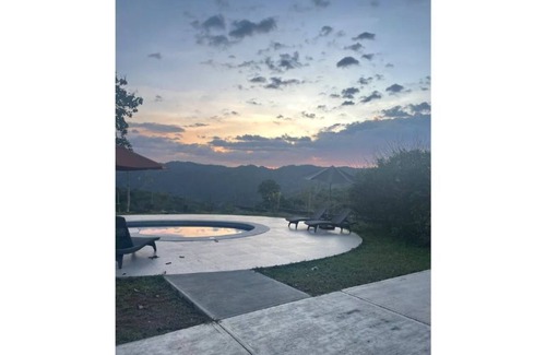 Carara Casa | Mountain Paradise with 9 Waterfalls & guest house