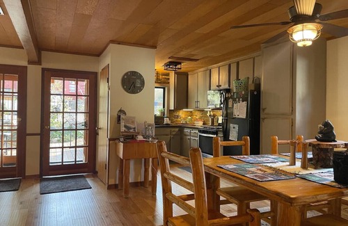 Wrightwood Apartamento | Wheelchair Access, Near Ski & Snow Play, Pets OK!
