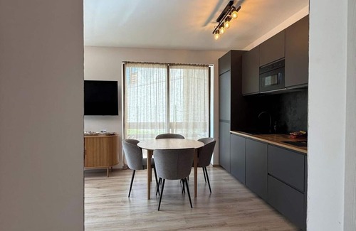 Busteni Apartamento | Mountain Place to Remember 2BR | Balcony and River