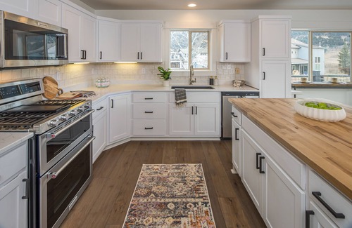 Porcupine Park Casa | Mountain Retreat: private sauna + hot tub and stunning 365 views - Sleeps 10!