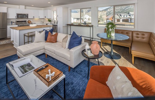 Porcupine Park Casa | Mountain Retreat: private sauna + hot tub and stunning 365 views - Sleeps 10!