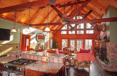 Hayesville Cabina | Mountain Retreat - 4/3 - hot tub, wrap around deck w/spectacular mountain views,