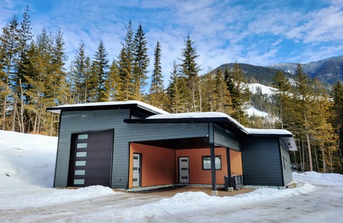 Malakwa Casa | Mountain Retreat Between Revelstoke & Sicamous - Sled, Ski, Hike, Fish, Relax