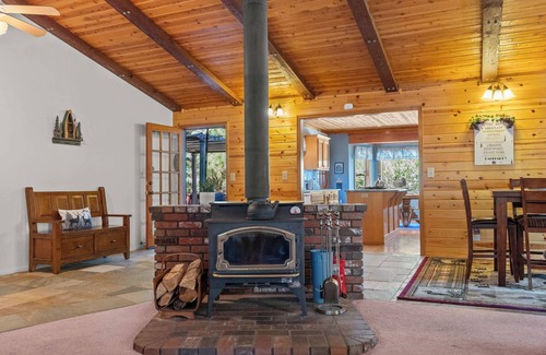 Peter Pan Casa | Mountain Retreat Firepit/BBQ Games