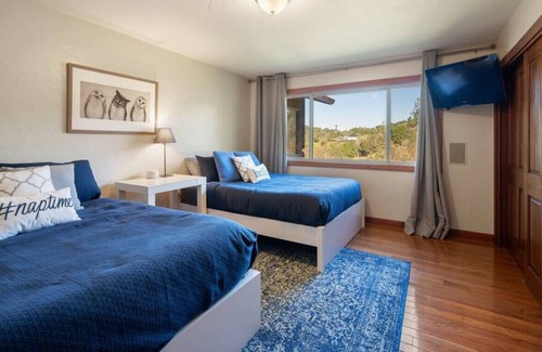 Larkfield-Wikiup Casa | Peaceful Mountain Retreat: Heated Pool, Pool Table, Hot Tub, Gigabit Internet