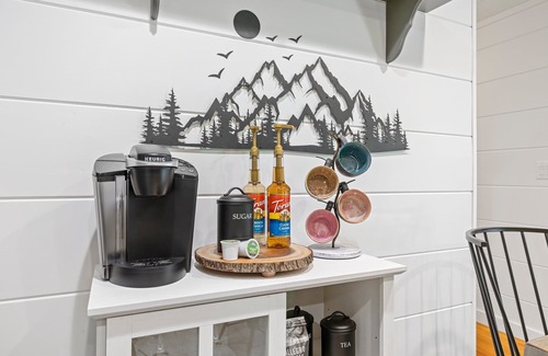 Asheville Cabina | Mountain Retreat Mins to downtown|Hot Tub|Fire-pit