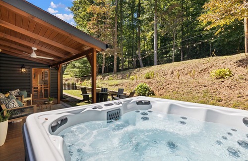 Asheville Cabina | Mountain Retreat Mins to downtown|Hot Tub|Fire-pit