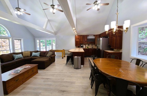 Highland Cabina | Mountain Ridge Retreat - Private & Peaceful Getaway. Family & Pet Friendly
