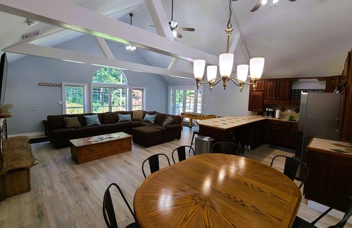 Highland Cabina | Mountain Ridge Retreat - Private & Peaceful Getaway. Family & Pet Friendly
