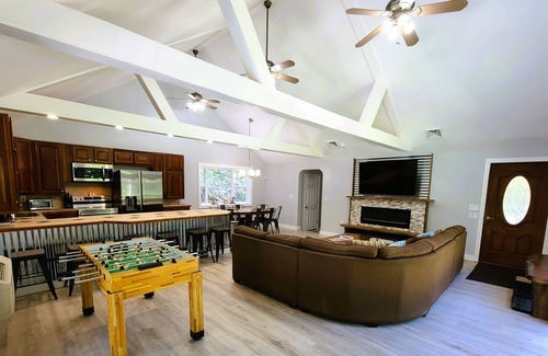 Highland Cabina | Mountain Ridge Retreat - Private & Peaceful Getaway. Family & Pet Friendly