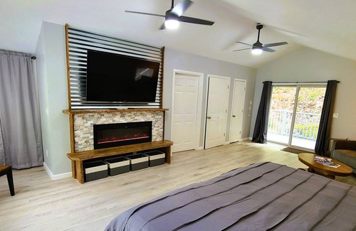 Highland Cabina | Mountain Ridge Retreat - Private & Peaceful Getaway. Family & Pet Friendly