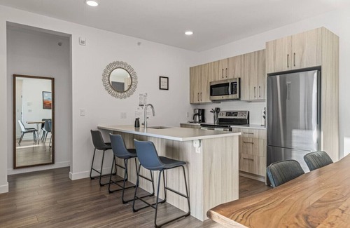 Golden Condominio | Mountain & River View | 3BR Penthouse in Golden