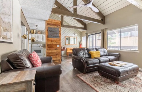 Majestic Pines Casa | Mountain rustic charm surrounds you. Sleeps 6 comfortably and townhome style