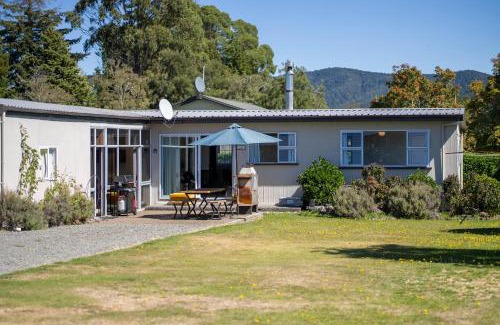 Te Anau Casa | Mountain Serenity - Te Anau Holiday Home