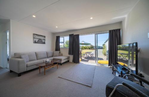 Te Anau Casa | Mountain Serenity - Te Anau Holiday Home
