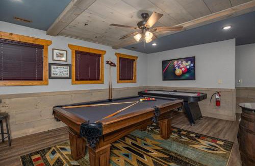 Gatlinburg Casa | Mountain Sunrise Pool Cottage chalet