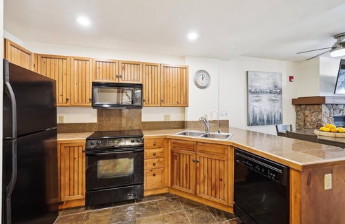 Breckenridge Condominio | Mountain Thunder Lodge 5104 Condo by RedAwning