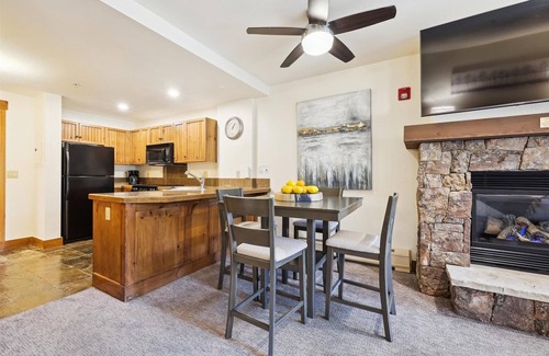 Breckenridge Condominio | Mountain Thunder Lodge 5104 Condo by RedAwning