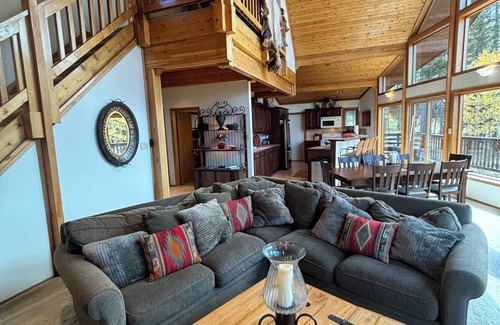 Angel Fire Cabina | Mountain Top 4-bedroom Lodge near Angel Fire with WiFi