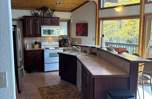 Angel Fire Cabina | Mountain Top 4-bedroom Lodge near Angel Fire with WiFi