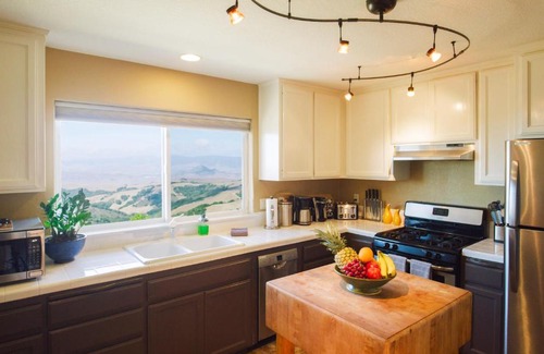 San Luis Obispo Casa | Mountain Top Getaway, BEST VIEW IN SLO! - Whole House