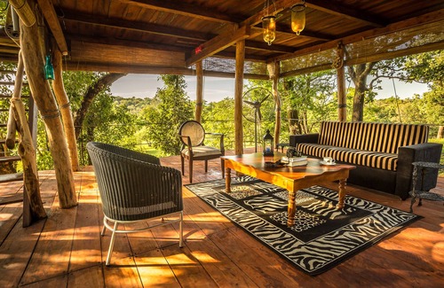 Imbulpe Chalet De Esquí | Mountain Top Glamping Tree House with a Star Bed