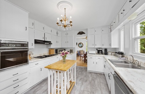 Fletcher Casa | Mountain Top Mansion with PANORAMIC VIEWS and plenty of room for all your guests