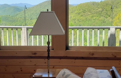 Highlands Cabina | Mountain Top Privacy with Spectacular Views & Sunsets -Pet Friendly