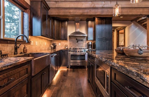 Duck Creek Village Cabina | Mountain Top Luxury Retreat - Elegant Cabin Near Zion and Bryce