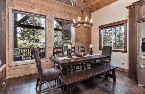 Duck Creek Village Cabina | Mountain Top Luxury Retreat - Elegant Cabin Near Zion and Bryce