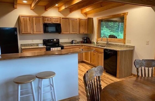 Stanardsville Cabina | Mountain Top Vista | 2 Bed, 1 Bath