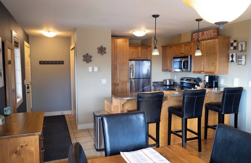 Golden Condominio | Mountain Views - Hot Tub - Ski In Ski Out at Kicking Horse Mountain Resort