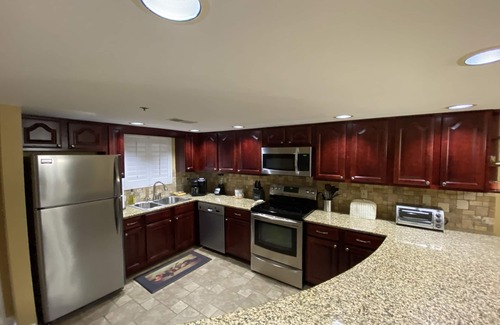 Gatlinburg Condominio | BEAUTIFUL ROARING FORK CREEK CONDO, 1ST FLOOR, NOW AVAIL 6-14/6-24-WALK TO GBURG