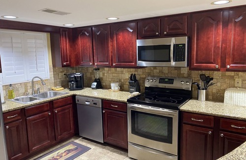 Gatlinburg Condominio | BEAUTIFUL ROARING FORK CREEK CONDO, 1ST FLOOR, NOW AVAIL 6-14/6-24-WALK TO GBURG